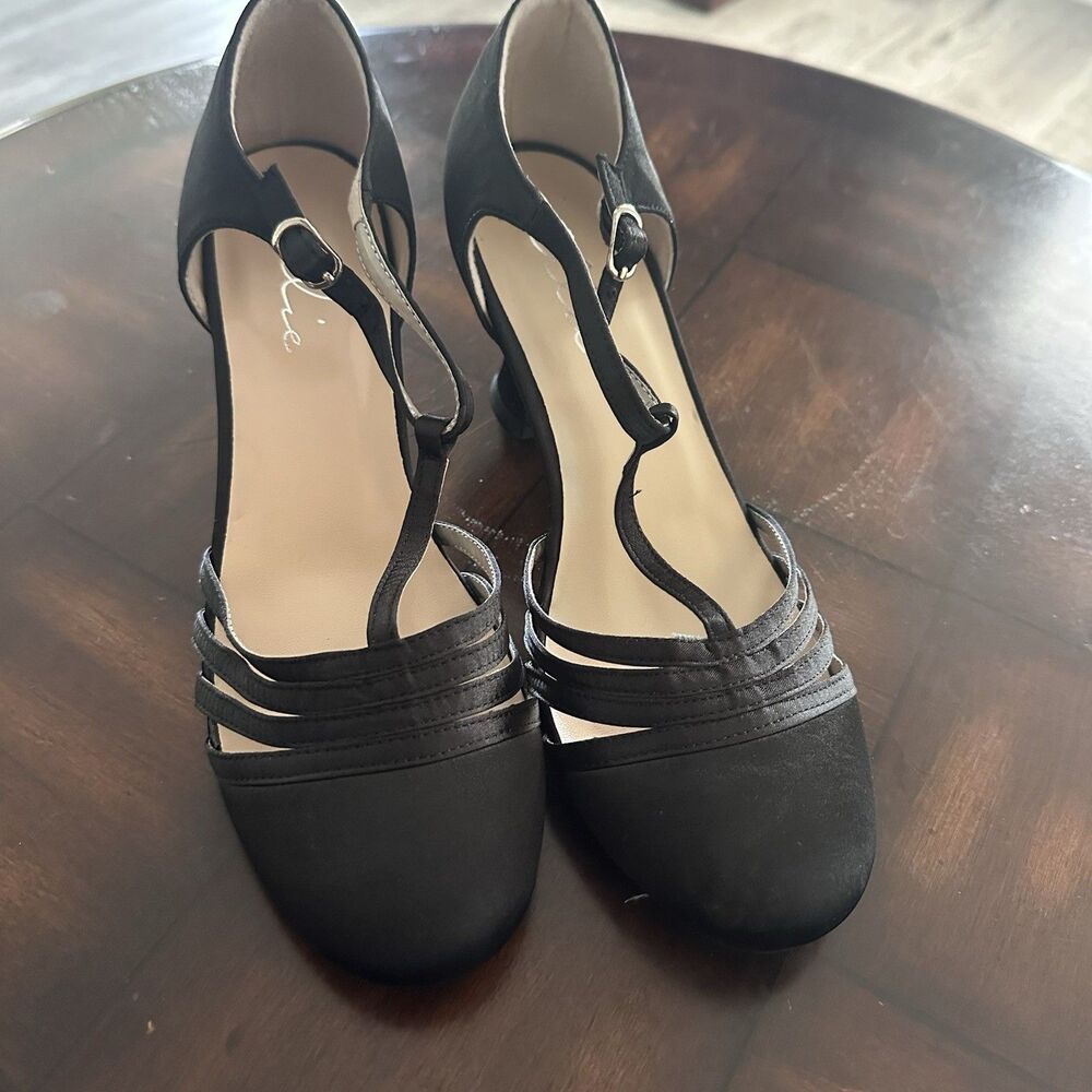 Ellie Shoes 254-LUCILLE 2.5" Heel Satin Dance Shoe, Black, Size 8 (used)